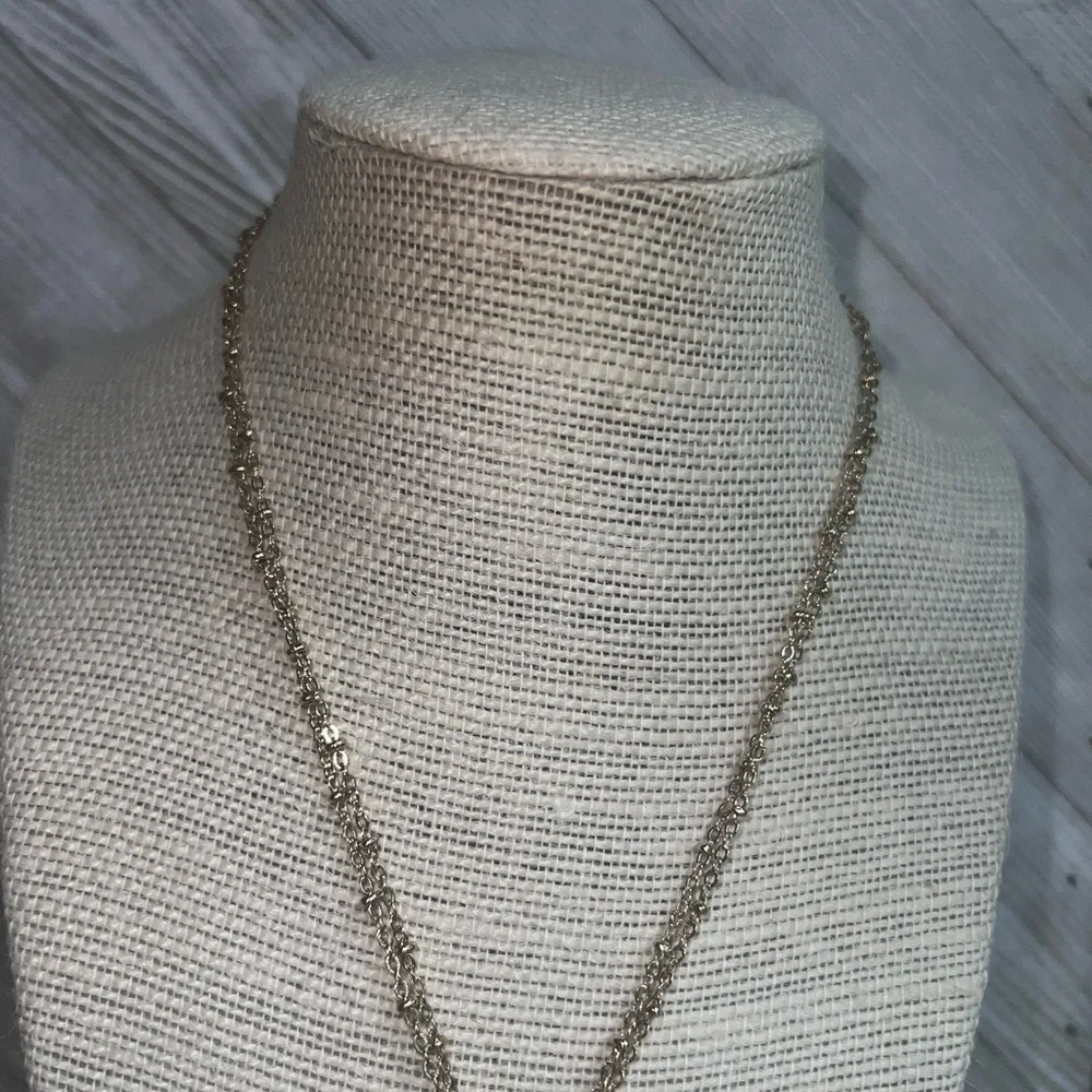 Gold and white pendant necklace